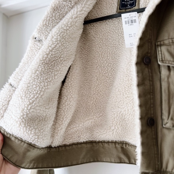 Olive Green Faux Fur Collar Jacket - Picture 2 of 4